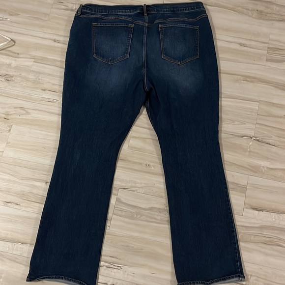 Old navy mid rise dark wash jeans - Picture 9 of 9